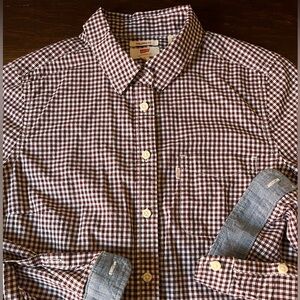 Levis tailored fit button down 100% cotton
